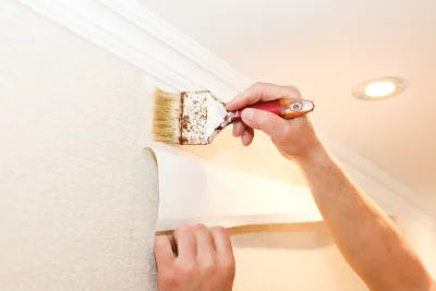 Pose de papier peint à Bulles — revêtements muraux et toiles de verre